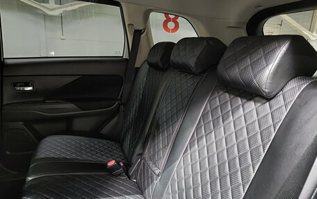 Mitsubishi Outlander III рестайлинг 3, 2022 год, 2 580 000 рублей, 15 фотография