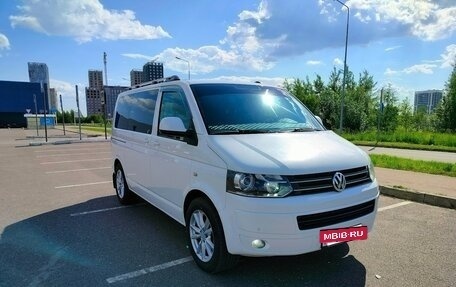 Volkswagen Caravelle T5, 2014 год, 1 950 000 рублей, 2 фотография
