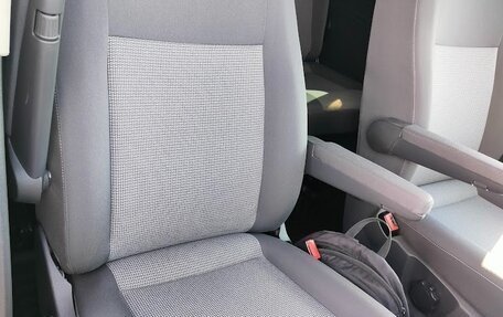 Volkswagen Caravelle T5, 2014 год, 1 950 000 рублей, 16 фотография