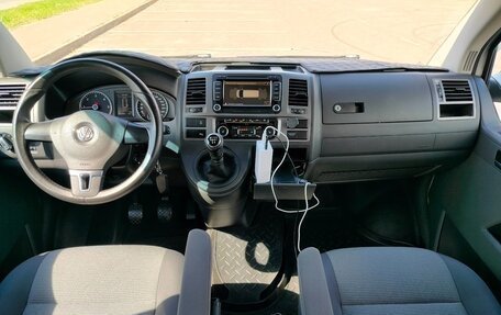 Volkswagen Caravelle T5, 2014 год, 1 950 000 рублей, 20 фотография