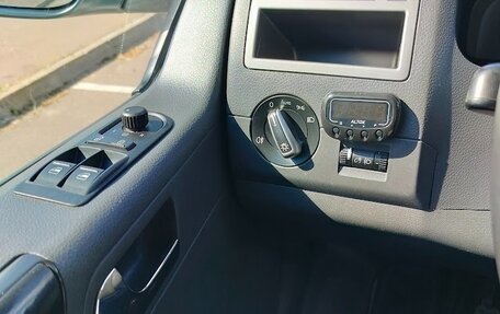 Volkswagen Caravelle T5, 2014 год, 1 950 000 рублей, 26 фотография