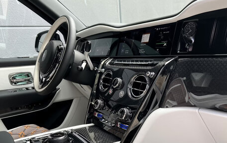 Rolls-Royce Cullinan, 2026 год, 64 500 000 рублей, 21 фотография