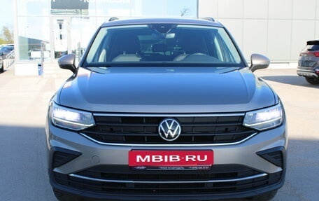 Volkswagen Tiguan II, 2020 год, 2 369 000 рублей, 2 фотография