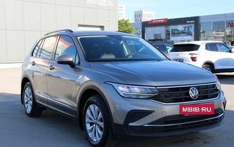 Volkswagen Tiguan II, 2020 год, 2 369 000 рублей, 3 фотография