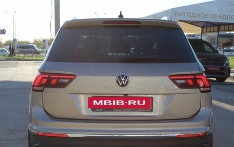 Volkswagen Tiguan II, 2020 год, 2 369 000 рублей, 6 фотография