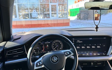 Volkswagen Touareg III, 2019 год, 4 400 000 рублей, 3 фотография