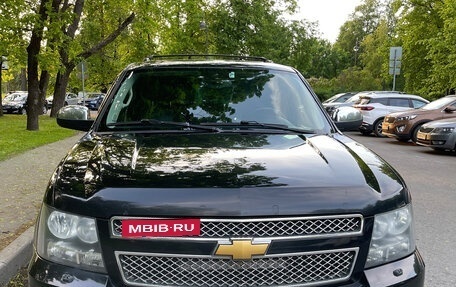 Chevrolet Tahoe III, 2013 год, 2 200 000 рублей, 1 фотография