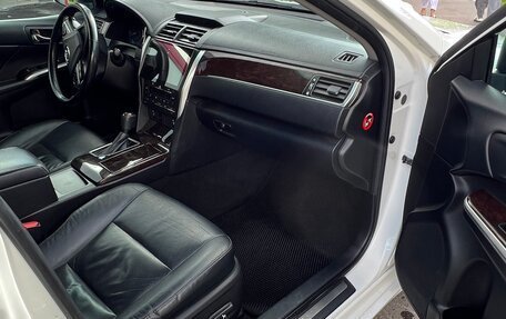 Toyota Camry, 2017 год, 1 900 000 рублей, 6 фотография