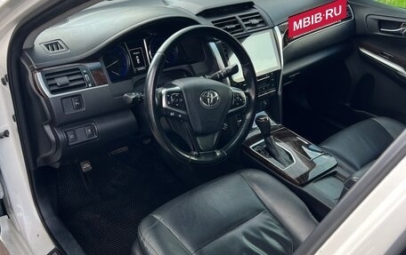 Toyota Camry, 2017 год, 1 900 000 рублей, 5 фотография
