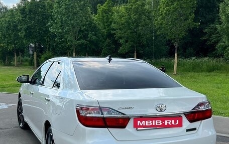 Toyota Camry, 2017 год, 1 900 000 рублей, 2 фотография