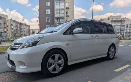 Toyota ISis I, 2012 год, 1 410 000 рублей, 2 фотография