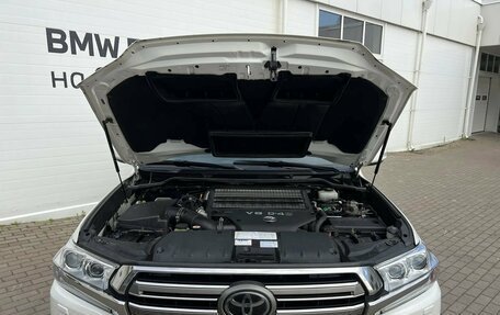 Toyota Land Cruiser 200, 2018 год, 6 799 000 рублей, 10 фотография