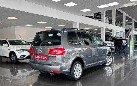 Volkswagen Touran III, 2011 год, 745 000 рублей, 2 фотография