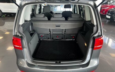 Volkswagen Touran III, 2011 год, 745 000 рублей, 7 фотография