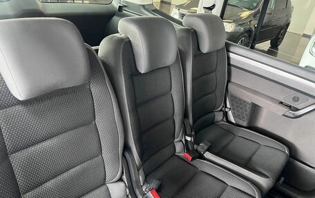 Volkswagen Touran III, 2011 год, 745 000 рублей, 12 фотография