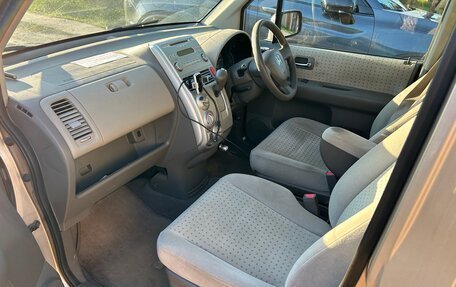 Honda Mobilio I, 2002 год, 350 000 рублей, 15 фотография