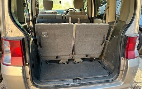 Honda Mobilio I, 2002 год, 350 000 рублей, 24 фотография