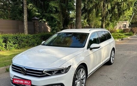 Volkswagen Passat B8 рестайлинг, 2021 год, 3 370 000 рублей, 2 фотография