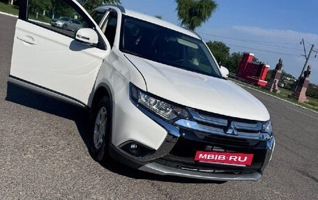 Mitsubishi Outlander III рестайлинг 3, 2021 год, 2 100 000 рублей, 5 фотография