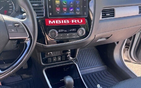 Mitsubishi Outlander III рестайлинг 3, 2021 год, 2 100 000 рублей, 12 фотография