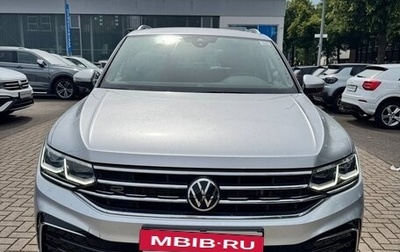 Volkswagen Tiguan II, 2021 год, 2 800 000 рублей, 1 фотография
