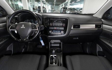 Mitsubishi Outlander III рестайлинг 3, 2014 год, 1 280 000 рублей, 8 фотография