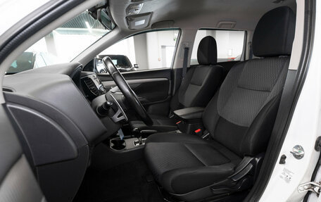 Mitsubishi Outlander III рестайлинг 3, 2014 год, 1 280 000 рублей, 9 фотография
