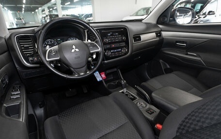 Mitsubishi Outlander III рестайлинг 3, 2014 год, 1 280 000 рублей, 7 фотография