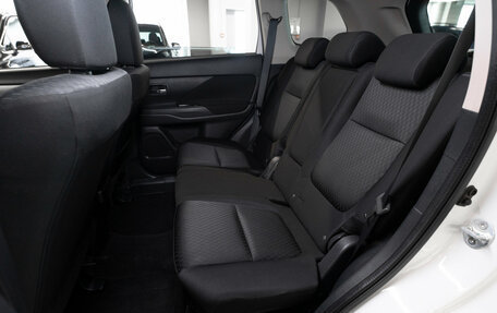 Mitsubishi Outlander III рестайлинг 3, 2014 год, 1 280 000 рублей, 12 фотография