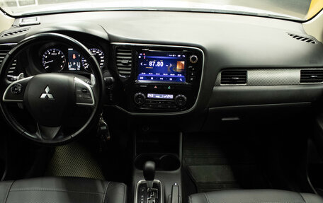 Mitsubishi Outlander III рестайлинг 3, 2013 год, 1 449 000 рублей, 9 фотография