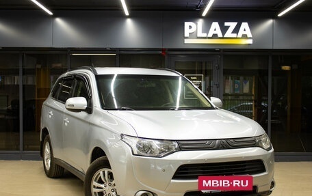 Mitsubishi Outlander III рестайлинг 3, 2013 год, 1 449 000 рублей, 2 фотография