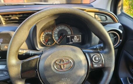 Toyota Vitz, 2019 год, 1 300 000 рублей, 4 фотография
