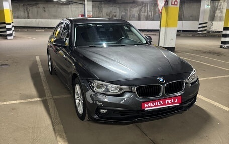 BMW 3 серия, 2018 год, 1 590 000 рублей, 3 фотография