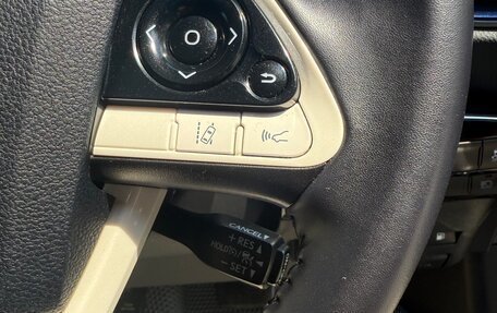 Toyota Prius IV XW50, 2018 год, 2 000 000 рублей, 10 фотография