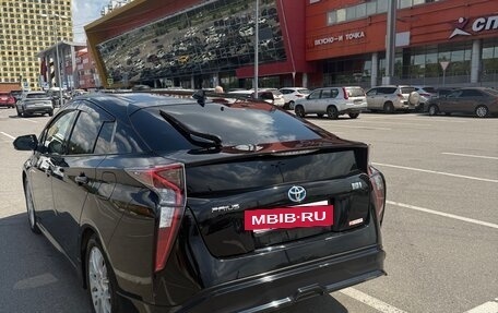 Toyota Prius IV XW50, 2018 год, 2 000 000 рублей, 3 фотография
