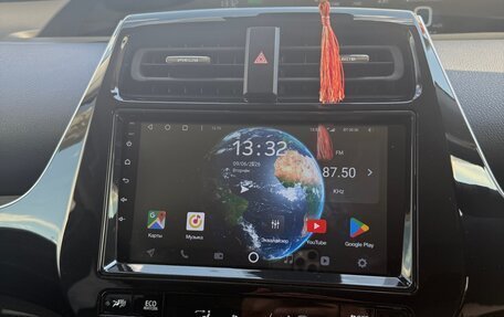 Toyota Prius IV XW50, 2018 год, 2 000 000 рублей, 14 фотография