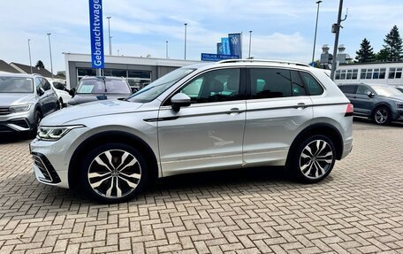 Volkswagen Tiguan II, 2021 год, 2 800 000 рублей, 3 фотография
