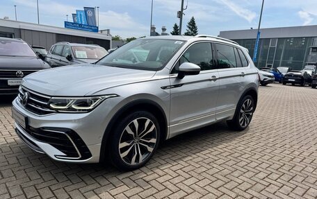 Volkswagen Tiguan II, 2021 год, 2 800 000 рублей, 2 фотография