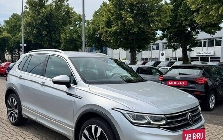 Volkswagen Tiguan II, 2021 год, 2 800 000 рублей, 9 фотография