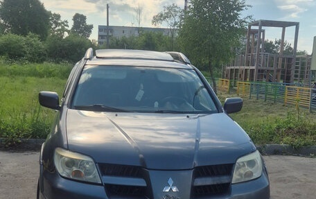 Mitsubishi Outlander III рестайлинг 3, 2005 год, 675 000 рублей, 1 фотография