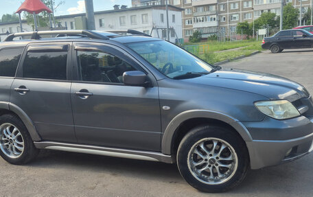 Mitsubishi Outlander III рестайлинг 3, 2005 год, 675 000 рублей, 3 фотография