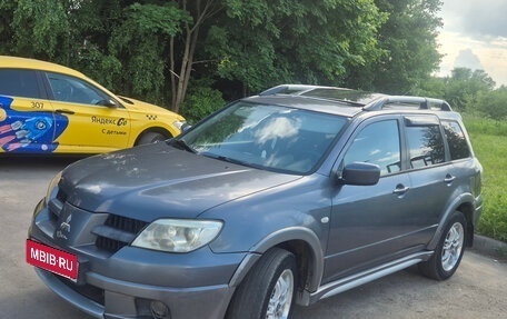 Mitsubishi Outlander III рестайлинг 3, 2005 год, 675 000 рублей, 4 фотография