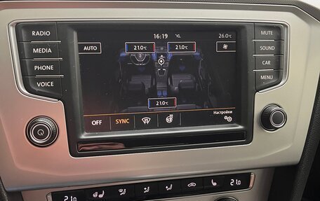 Volkswagen Passat B8 рестайлинг, 2015 год, 1 900 000 рублей, 10 фотография