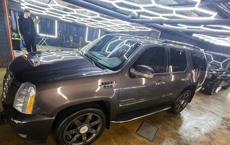 Cadillac Escalade III, 2010 год, 2 350 000 рублей, 2 фотография