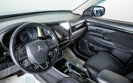 Mitsubishi Outlander III рестайлинг 3, 2021 год, 2 649 000 рублей, 9 фотография