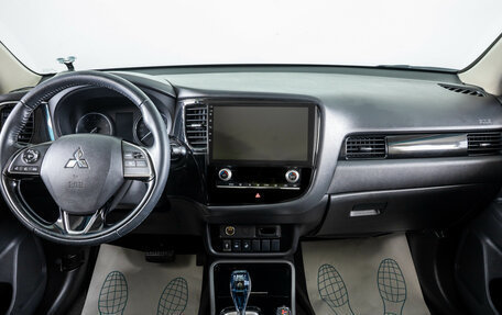 Mitsubishi Outlander III рестайлинг 3, 2021 год, 2 649 000 рублей, 14 фотография
