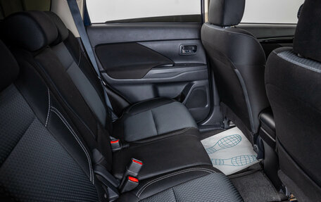 Mitsubishi Outlander III рестайлинг 3, 2021 год, 2 649 000 рублей, 11 фотография