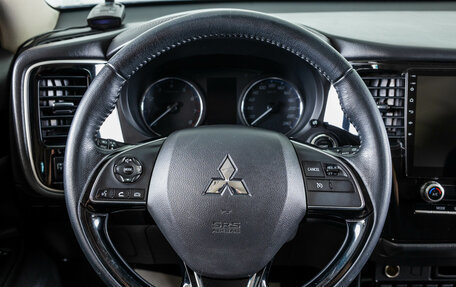 Mitsubishi Outlander III рестайлинг 3, 2021 год, 2 649 000 рублей, 16 фотография