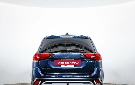 Mitsubishi Outlander III рестайлинг 3, 2021 год, 2 649 000 рублей, 6 фотография