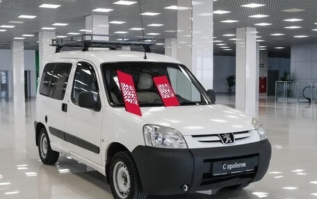 Peugeot Partner II рестайлинг 2, 2011 год, 332 000 рублей, 3 фотография